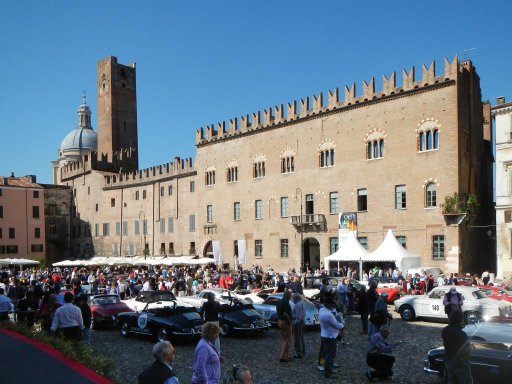 Palazzo Castiglioni Luxury Suite And Rooms Mantova Bagian luar foto